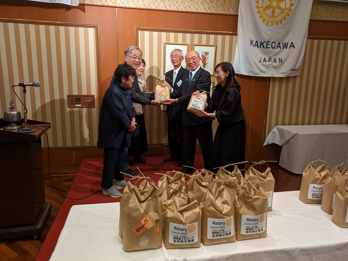 子ども食堂お米贈呈式